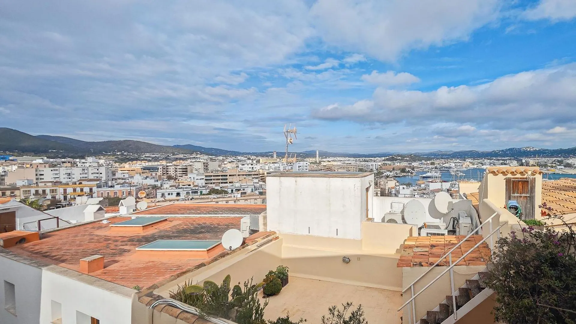 Navila Pasillo Superior Ibiza Town 0*,  Spain