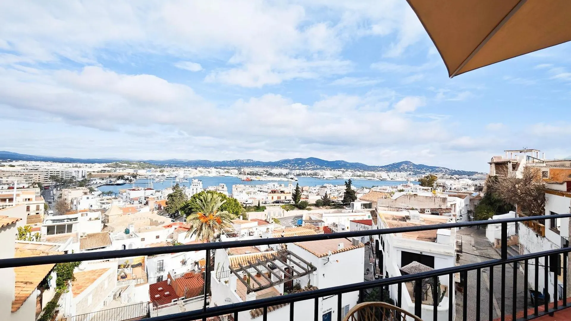 Navila Pasillo Superior Ibiza Town 0*,