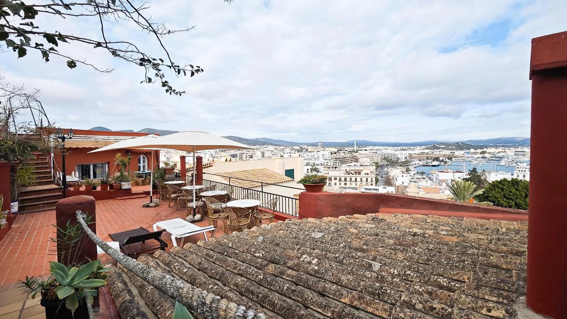 Navila Pasillo Superior Ibiza Town Spain